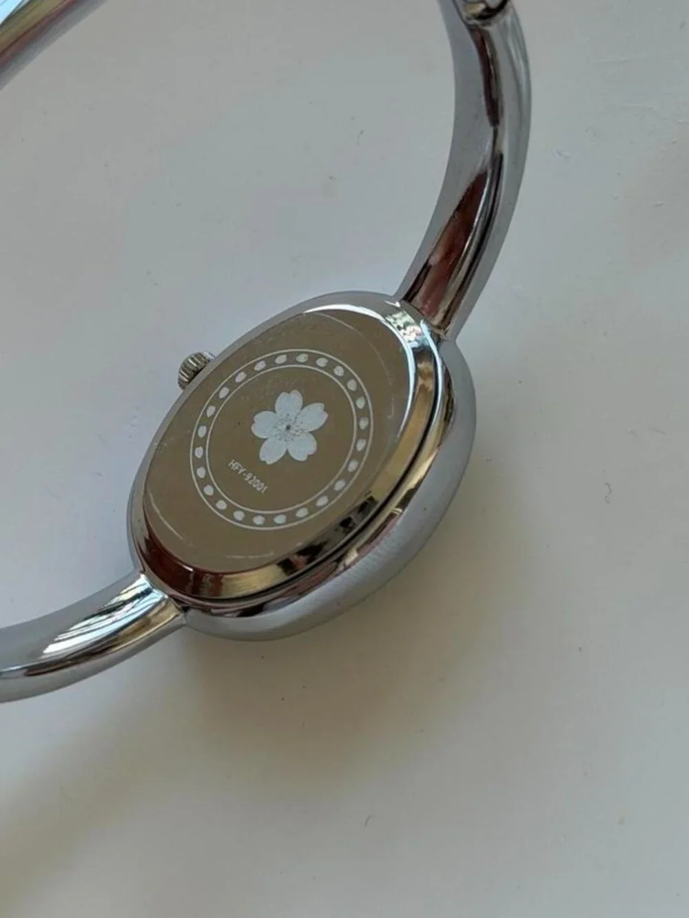 SKU0612 vintage vibe silver metal bracelet watch Stainless steel + gift bag